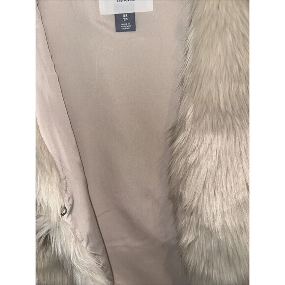 Old Navy Faux Fur Vest Warm Size XS Side Pockets NWOT - Picture 5 of 8